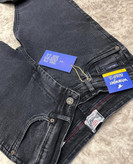 شلوار جین Wrangler ذغالی– برش کلاسیک و راحتی ماندگار