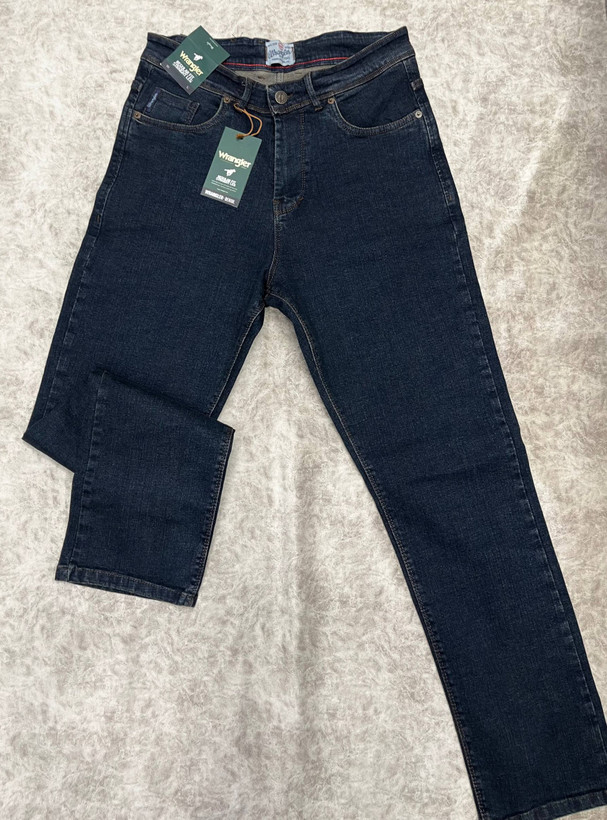 شلوار جین Wrangler سرمه ای تیره – برش کلاسیک و راحتی ماندگار