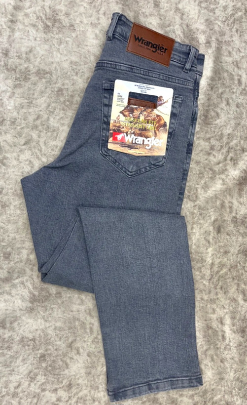 شلوار جین Wrangler طوسی– برش کلاسیک و راحتی ماندگار